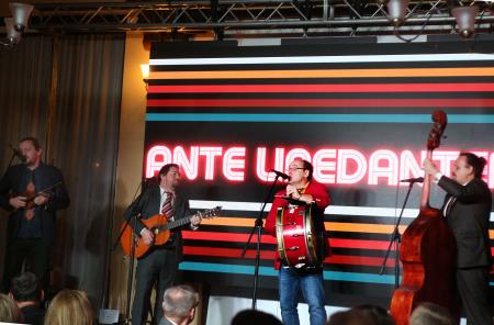 ONA ali ON 25 FOTO LJUBO VUKELIČ